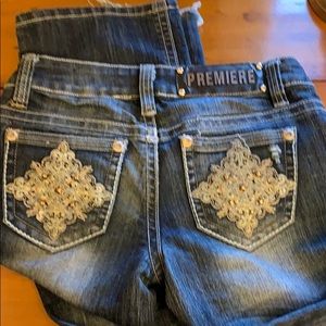 Embellished lace pockets Low rise teen jeans